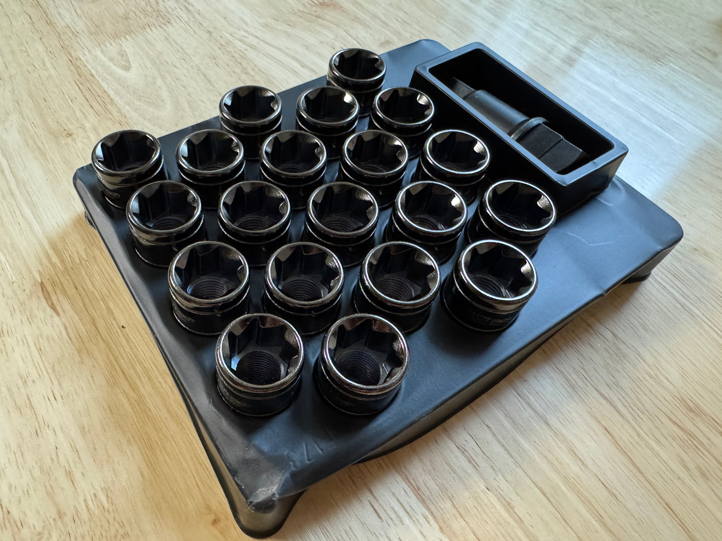 Project Kics Monolith T1 / 07 Lug Nuts M14x1.5